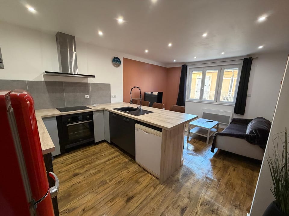 Kitchen or kitchenette, Living room, Seating area, Dining area, oven, stove