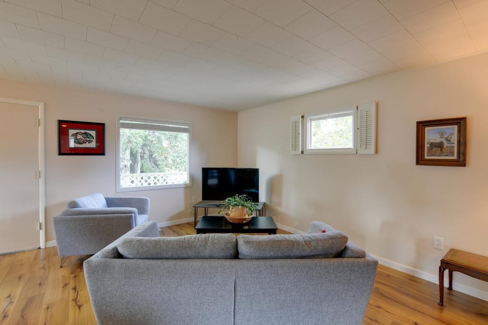Downtown Anchorage Vacation Rental w/ Garden Views House in Anchorage