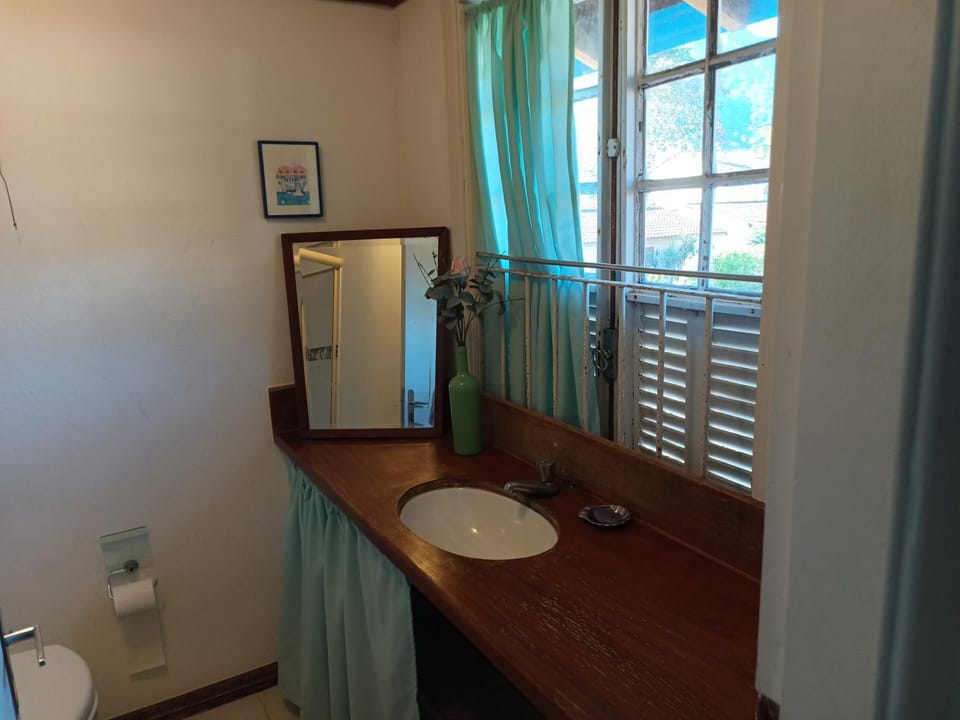 Casa com piscina a 150m da Praia do Lázaro House in State of São Paulo
