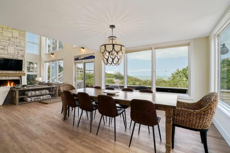 Crescent Lookout Oceanfront with panoramic views House in Crescent Beach