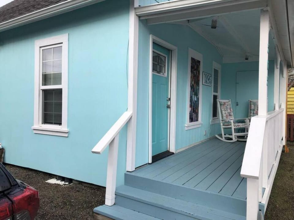 Surfs Up House in Long Beach
