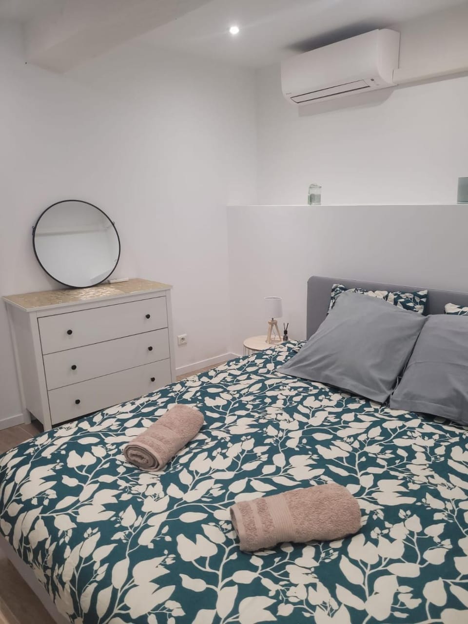 Bed, Bedroom, air conditioner