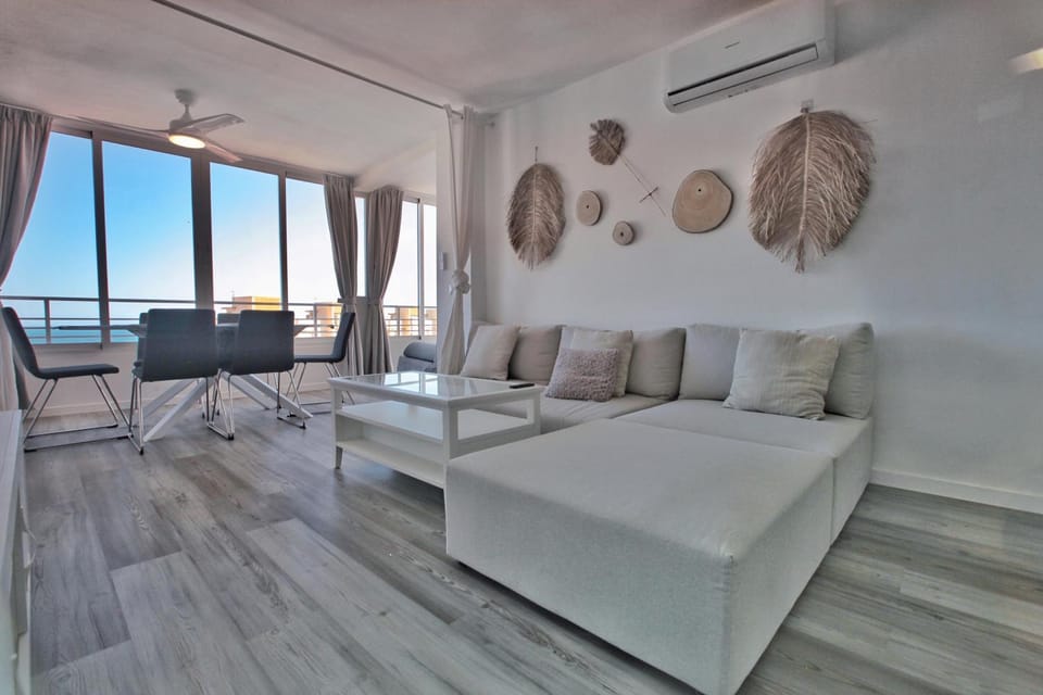 Living room, Seating area, air conditioner