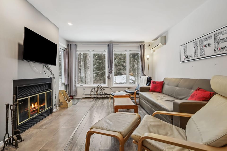 Little Sunshine, Nature retreat, 10min of mountain Apartment in Mont-Tremblant