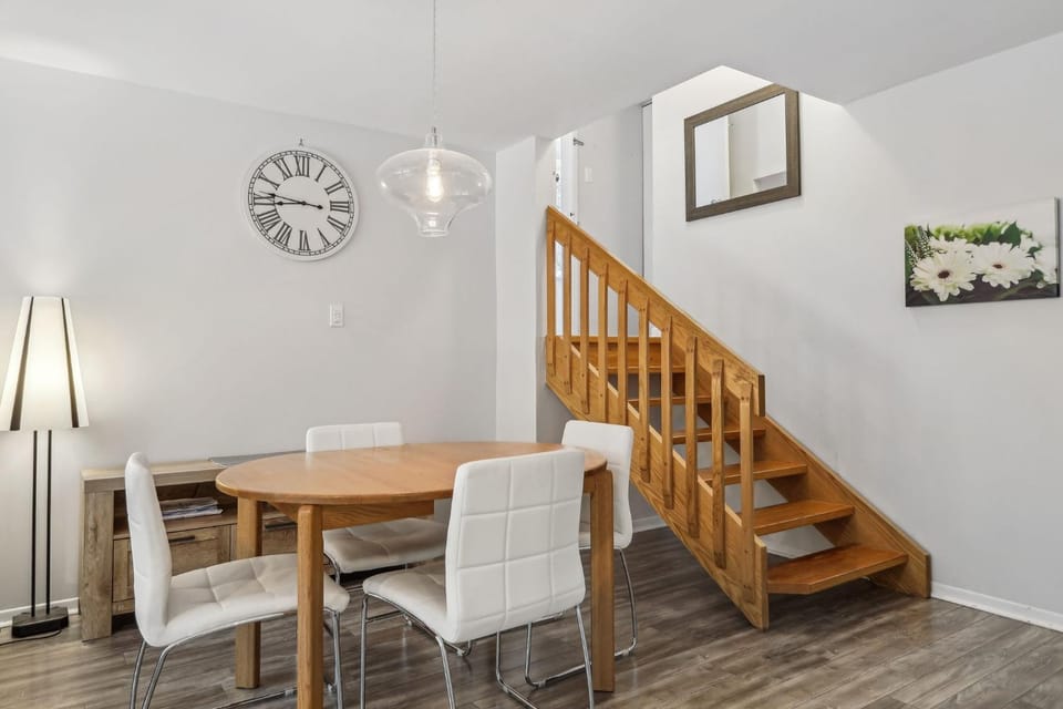 Little Sunshine, Nature retreat, 10min of mountain Apartment in Mont-Tremblant