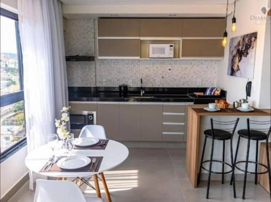 Kitchen or kitchenette, Dining area, minibar, stove