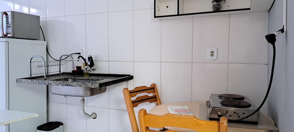 Kitchen or kitchenette, Dining area, stove