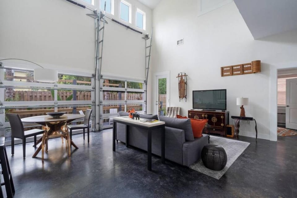 TV and multimedia, Living room, Dining area