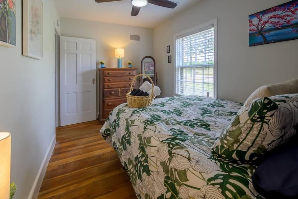 Bed, Photo of the whole room, Bedroom, fireplace