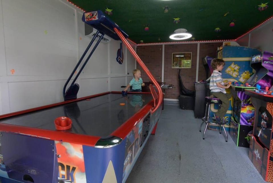 Billiard, Game Room