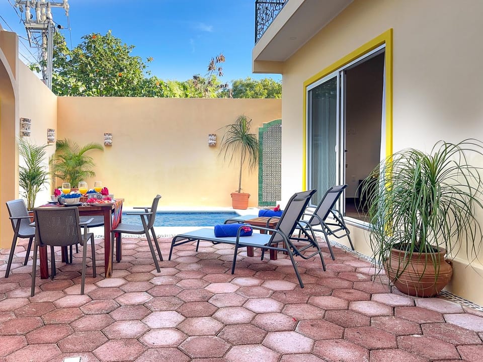 Swimming pool, sunbed