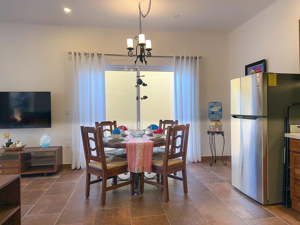 Seating area, Dining area