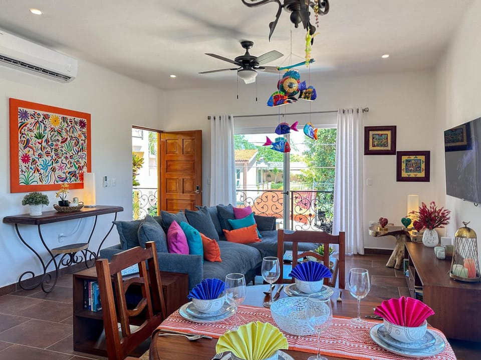 TV and multimedia, Living room, Seating area, Dining area