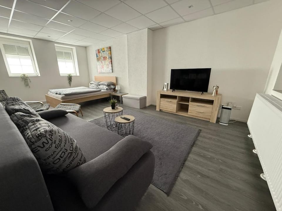 TV and multimedia, Living room, Seating area, Evening entertainment