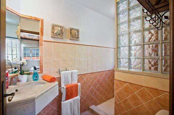 Shower, Bathroom, towels