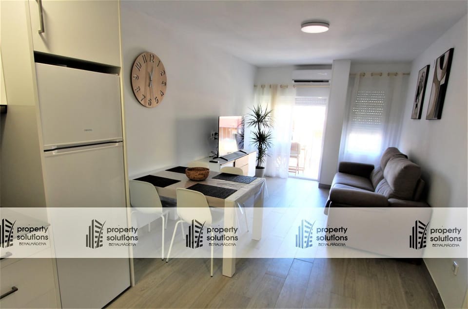 TV and multimedia, Living room, Photo of the whole room, Dining area