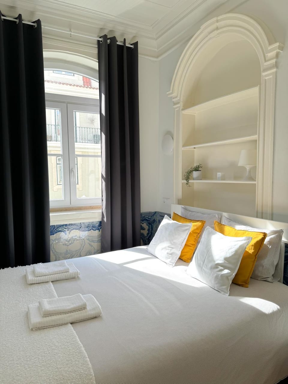 Spacious Historic Room on Rua Augusta Bed and Breakfast in Lisbon