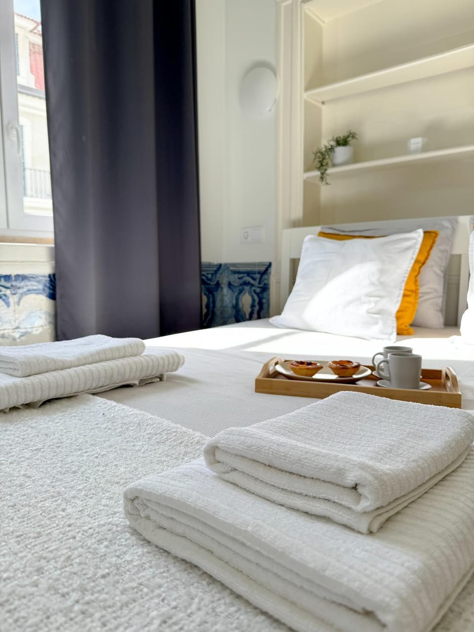Spacious Historic Room on Rua Augusta Bed and Breakfast in Lisbon