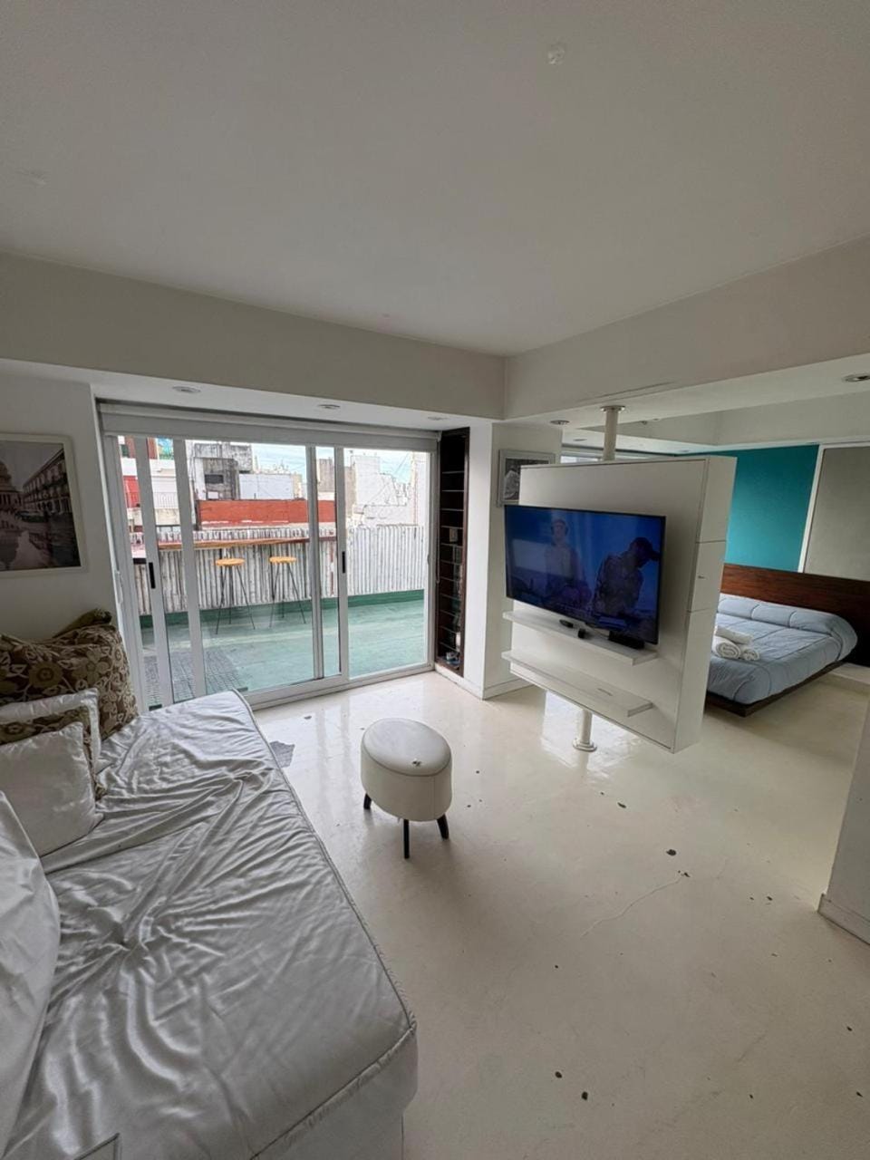 Communal lounge/ TV room, TV and multimedia, Dining area