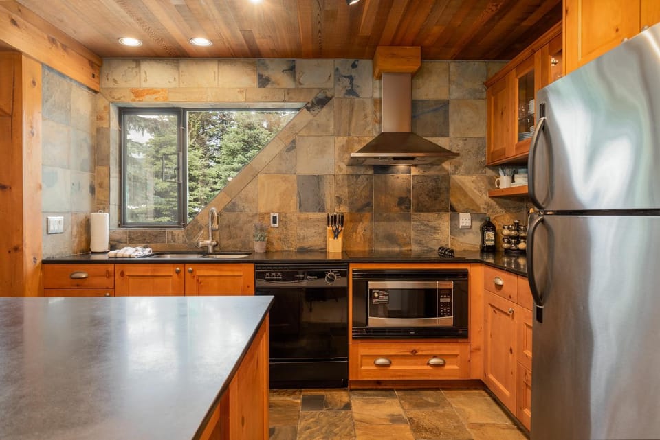 Kitchen or kitchenette, dishwasher