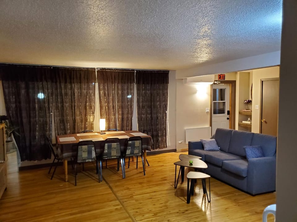 Seating area, Dining area