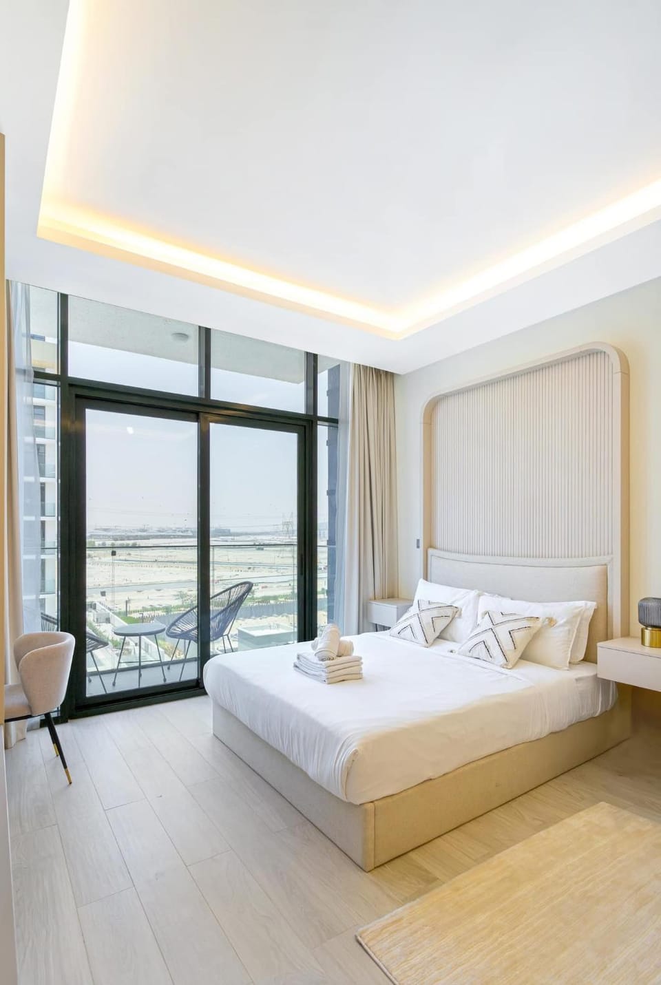 Modern Stu Near Downtown Dubai Pool Gym WiFi Apartment in Dubai