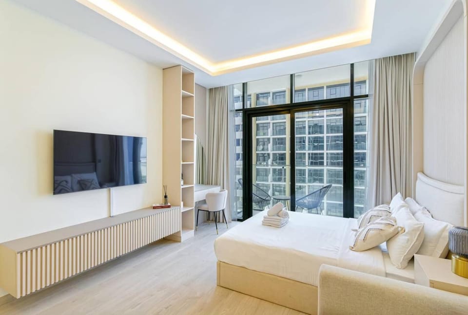 Modern Stu Near Downtown Dubai Pool Gym WiFi Apartment in Dubai