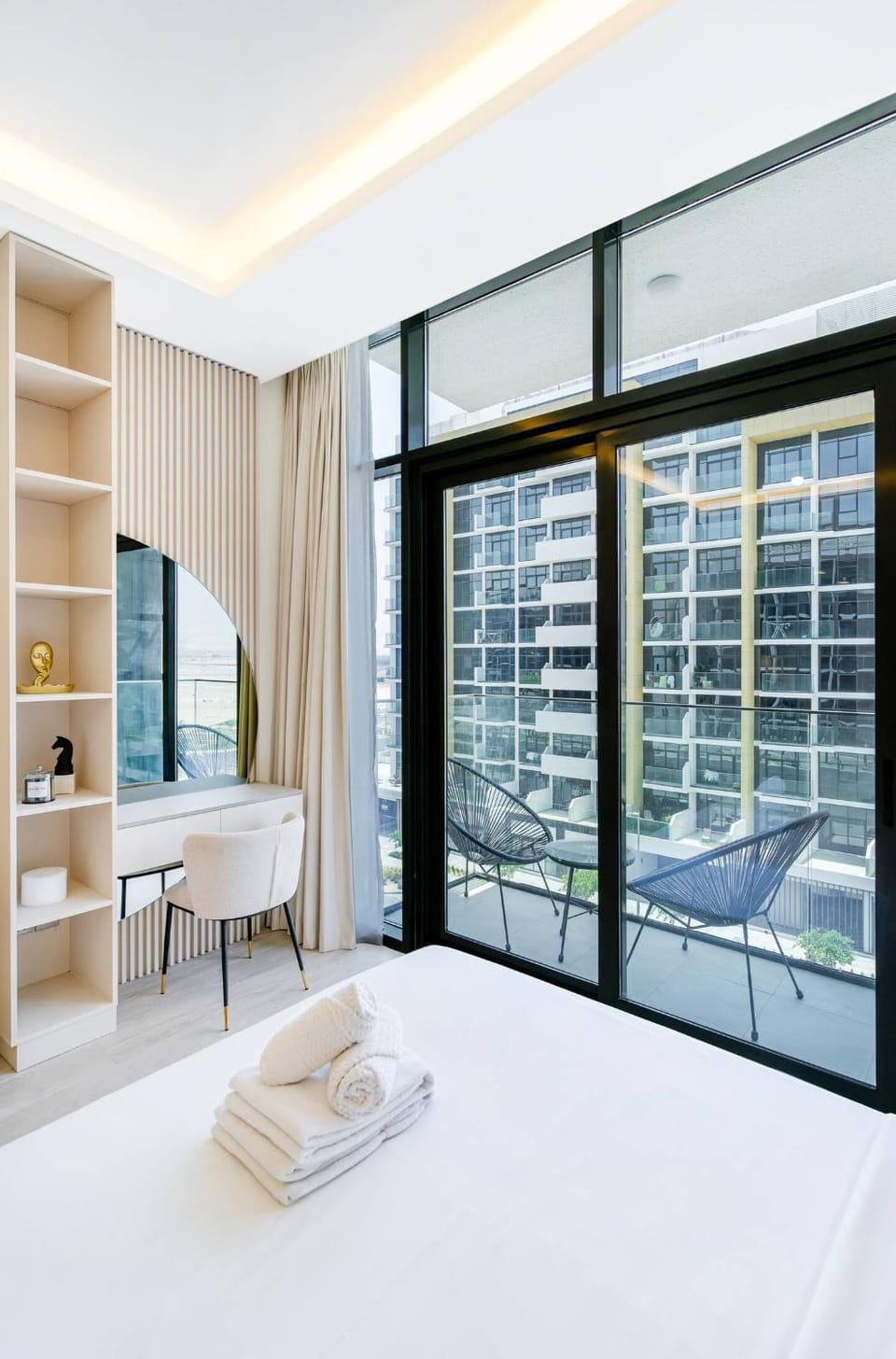 Modern Stu Near Downtown Dubai Pool Gym WiFi Apartment in Dubai