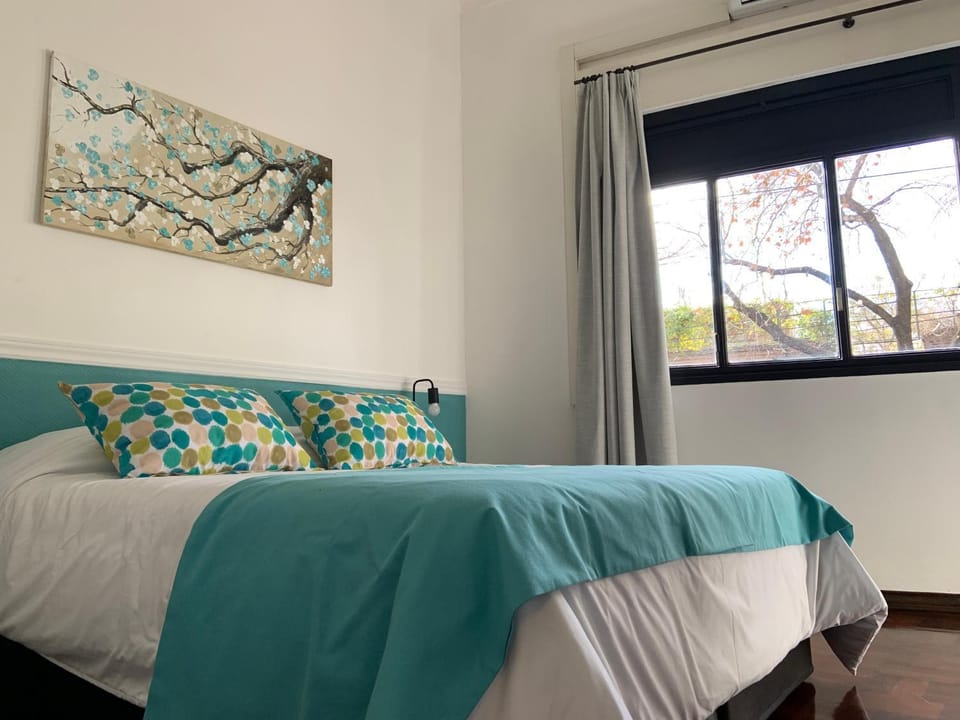 Bed, Balcony/Terrace, Photo of the whole room, Bedroom, Street view, internet, locker, towels, air conditioner