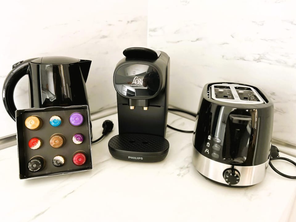 Coffee/tea facilities, Coffee/tea facilities, toaster
