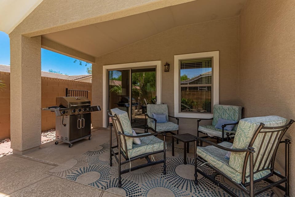 Serenity Haven with Private Pool in Gilbert Villa in Gilbert