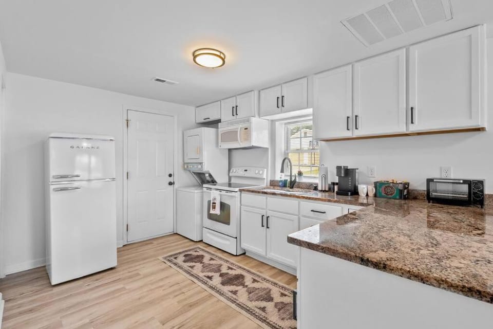 Coffee/tea facilities, Kitchen or kitchenette, dishwasher, minibar, pet friendly, stove, toaster