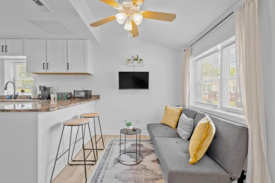 TV and multimedia, Kitchen or kitchenette, Living room, Seating area, Dining area, fireplace, minibar