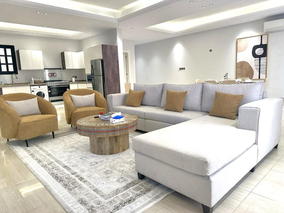 Luxurious 3 Bedroom Apartment - 5 minutes to Boulevard Apartment in Riyadh