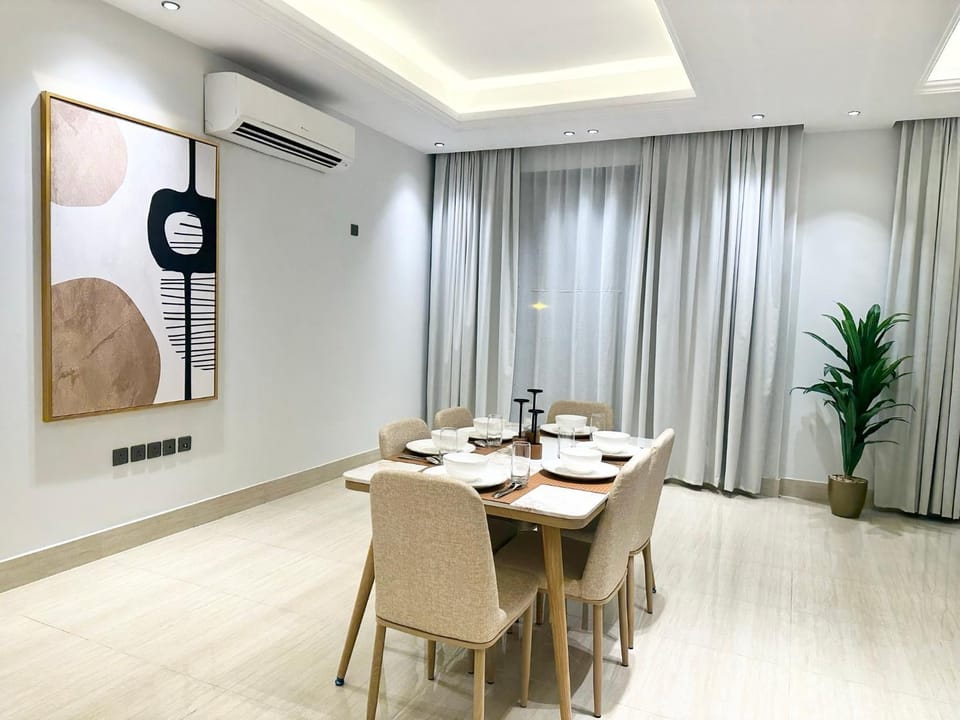 Luxurious 3 Bedroom Apartment - 5 minutes to Boulevard Apartment in Riyadh