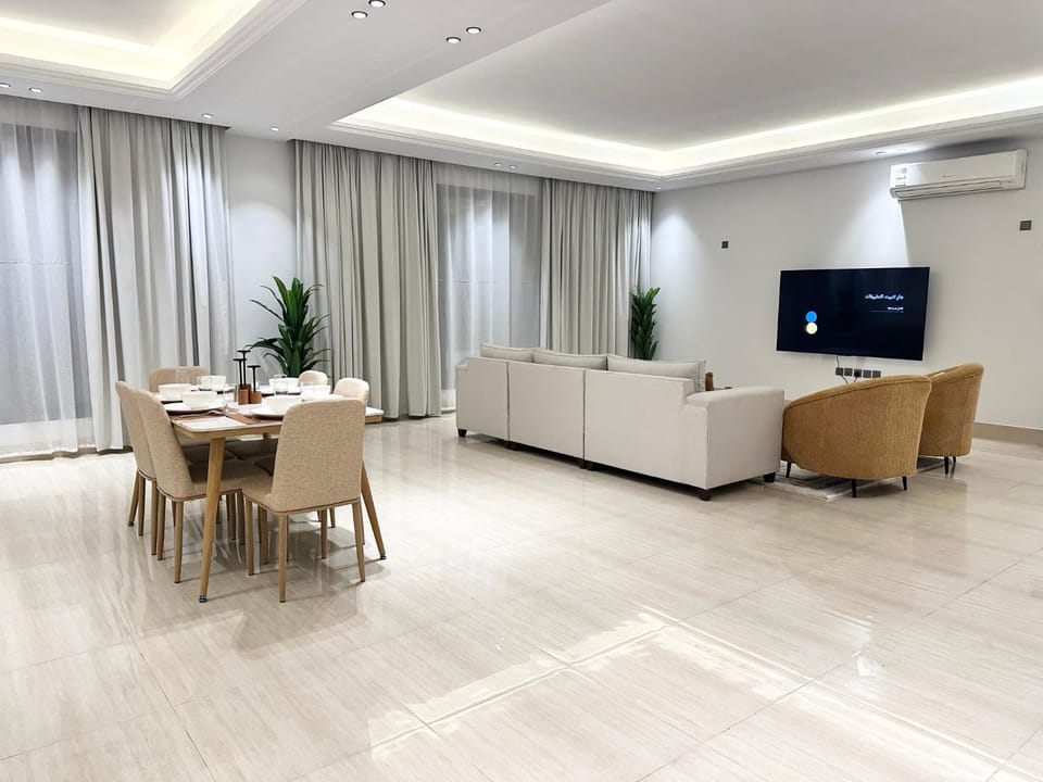 Luxurious 3 Bedroom Apartment - 5 minutes to Boulevard Apartment in Riyadh