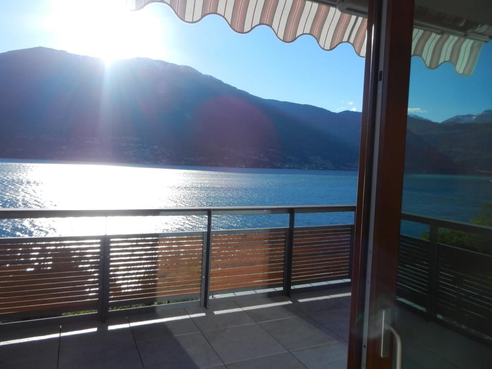 View (from property/room), Balcony/Terrace, Lake view