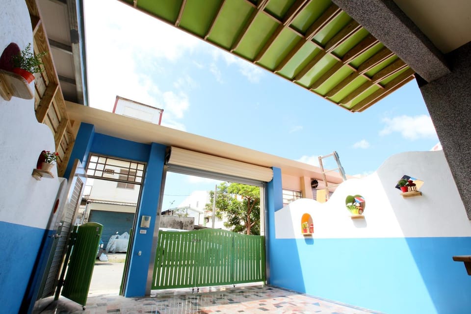 Facade/entrance