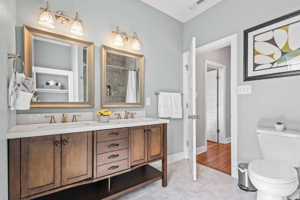 Shower, Toilet, Bathroom, Bath, towels