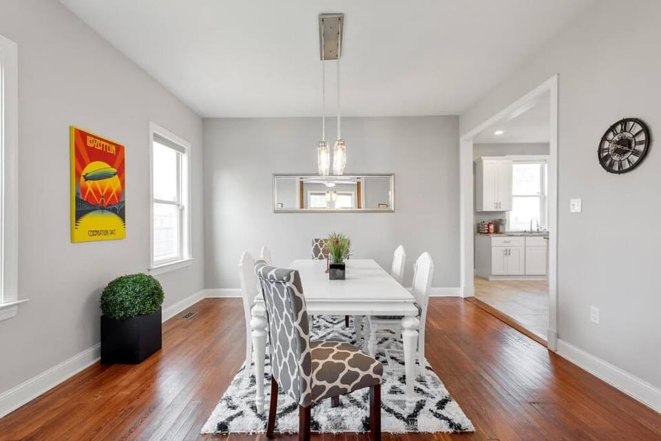 Seating area, Dining area