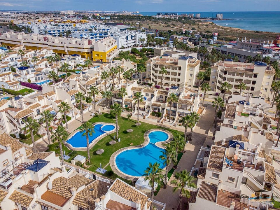 Property building, Neighbourhood, Natural landscape, Bird's eye view, Beach, Pool view, Sea view, Street view, Swimming pool, Swimming pool, Location