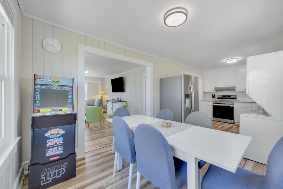 Game Room, Living room, Dining area, Dinner, Family, kitchen
