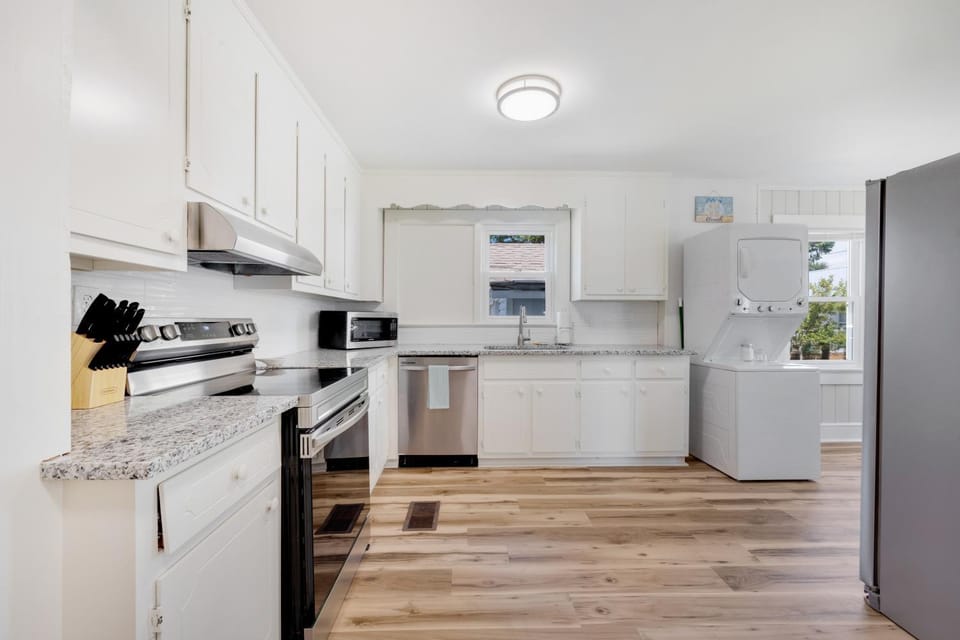 Kitchen or kitchenette, dishwasher, minibar, pet friendly, stove, toaster, washing machine, dryer