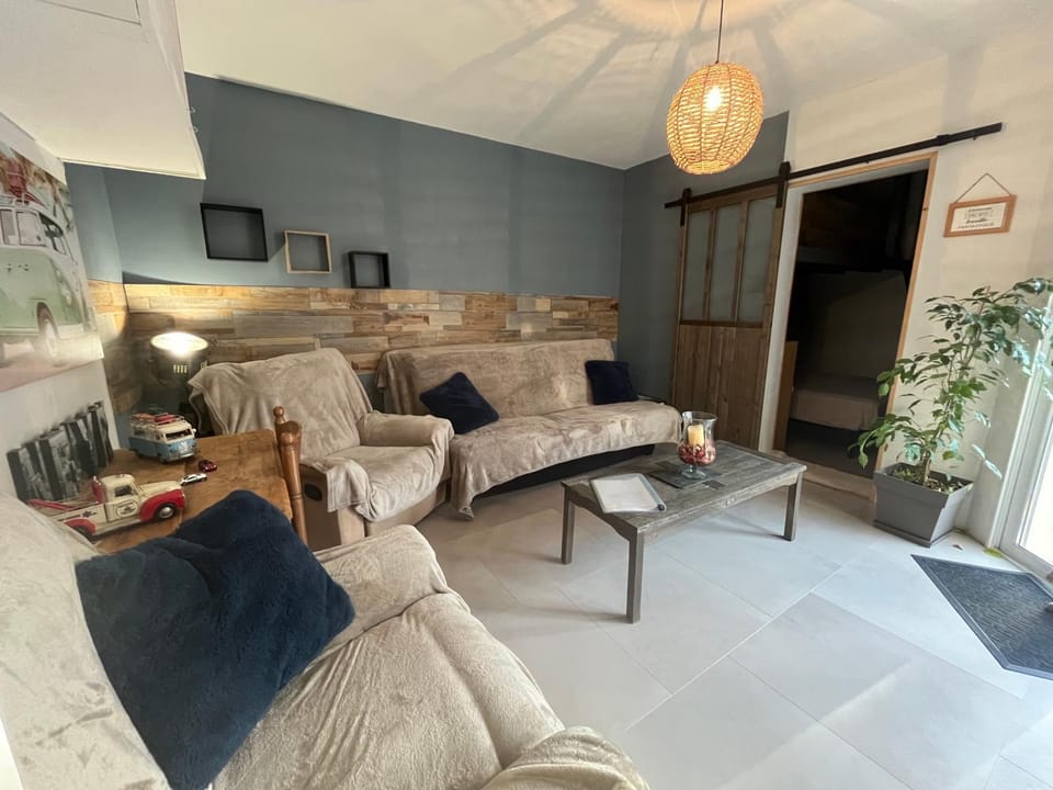 Charmant T2, Cl 3 étoiles, 4 Lits, 4 personnes et 1enfant, parking et terrasse Apartment in Nouvelle-Aquitaine