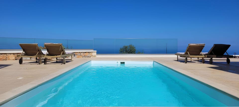 View (from property/room), Balcony/Terrace, Pool view, Sea view, Sea view, Swimming pool, sunbed