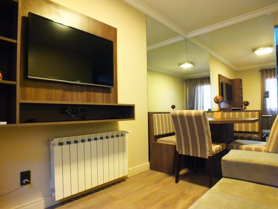 Communal lounge/ TV room, TV and multimedia, Seating area, internet