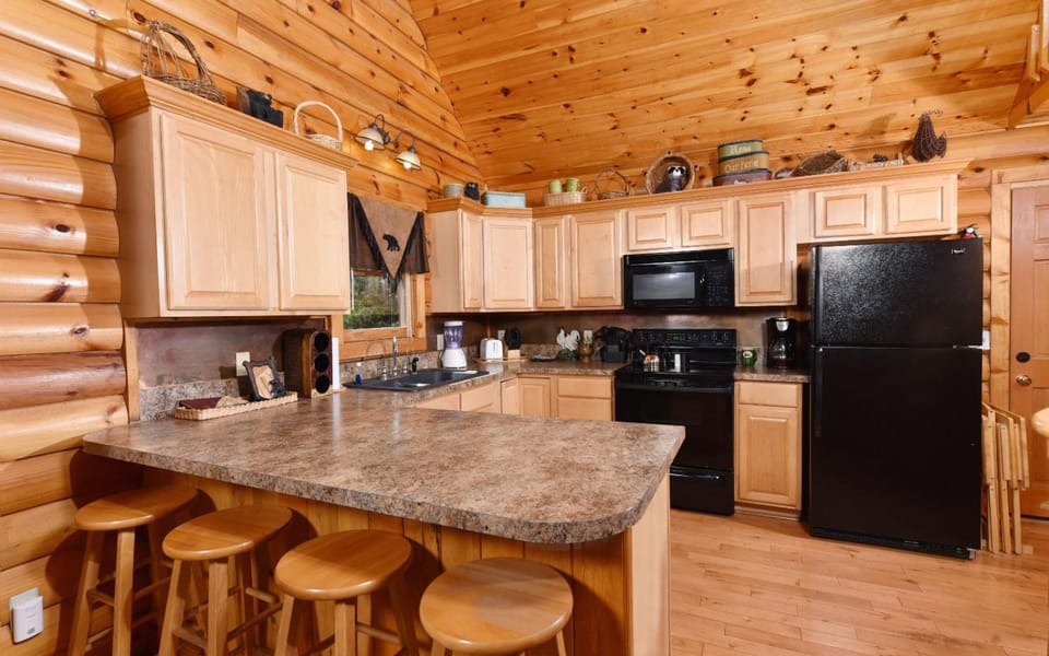 Think a Little Less - Outdoor Hot Tub, Pool Table, Arcade + Air Hockey! House in Gatlinburg