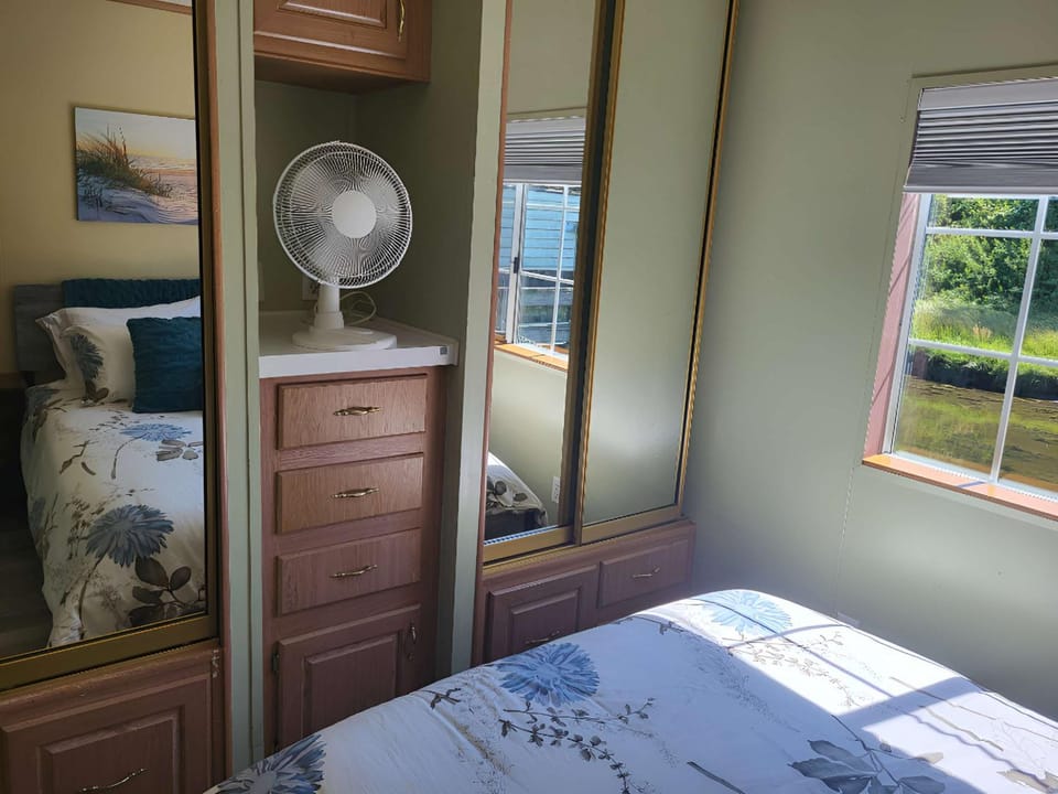 Bed, Bedroom, wardrobe