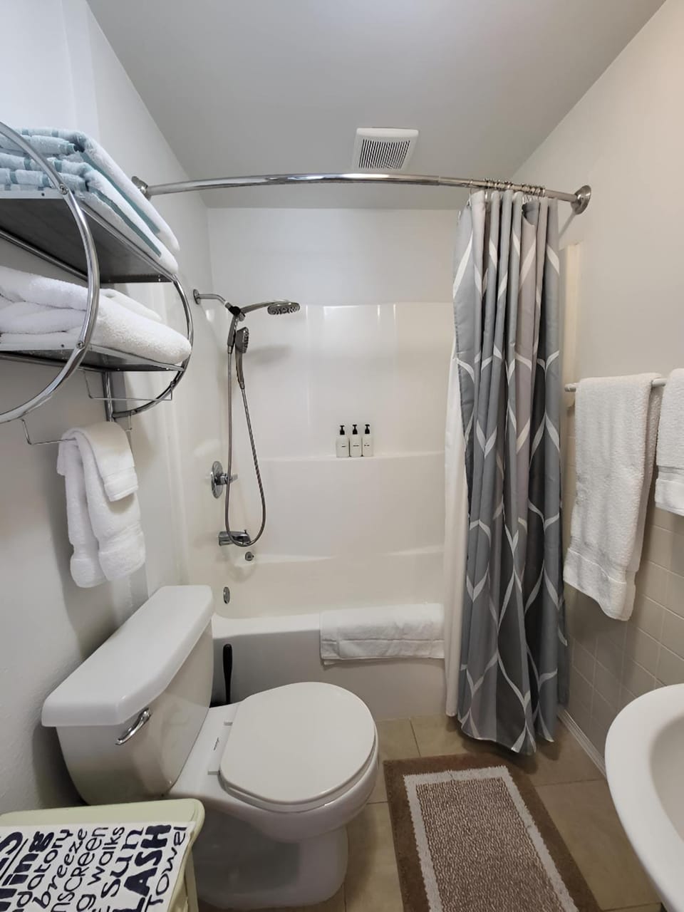 Shower, Toilet, Bathroom, towels