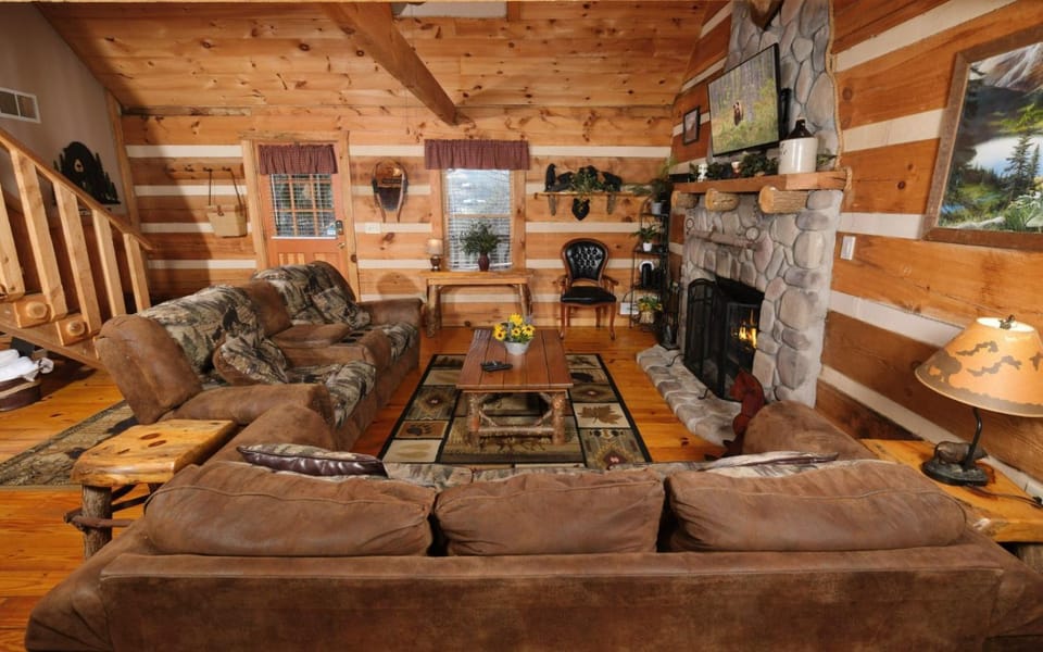 Sweet Annie - Mountain Views, Pool Table, Arcades + Outdoor Hot Tub House in Sevierville